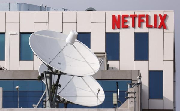 Bloomberg узнал о нестандартной проверке в США сделки Netflix и Warner