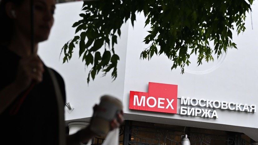 Индекс Мосбиржи утром 9 марта превысил уровень 2900 пунктов на фоне скачка нефти